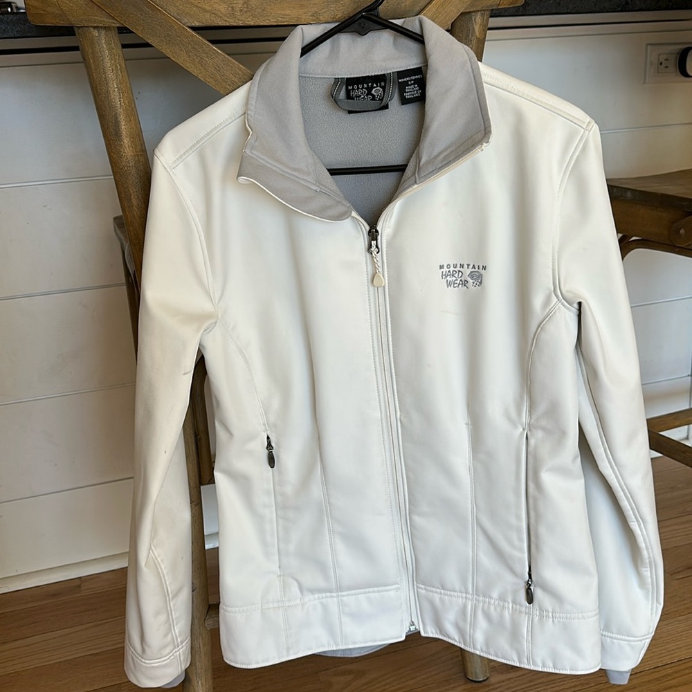 Women’s Mountain Hardwear jacket